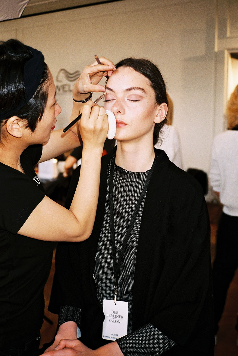 marina_hoermannseder_mbfwb_backstage_ss16_by_anna_boettke-16