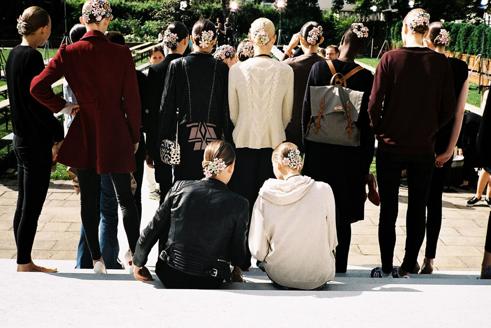 marina_hoermannseder_mbfwb_backstage_ss16_by_anna_boettke-2