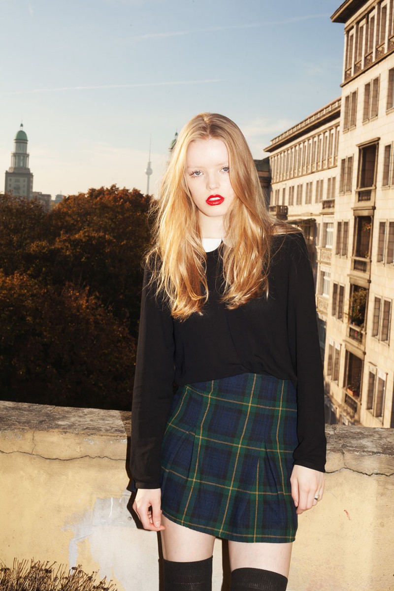 Exclusive: Girls on the Balcony by Suzana Holtgrave for C-Heads #3 - C ...