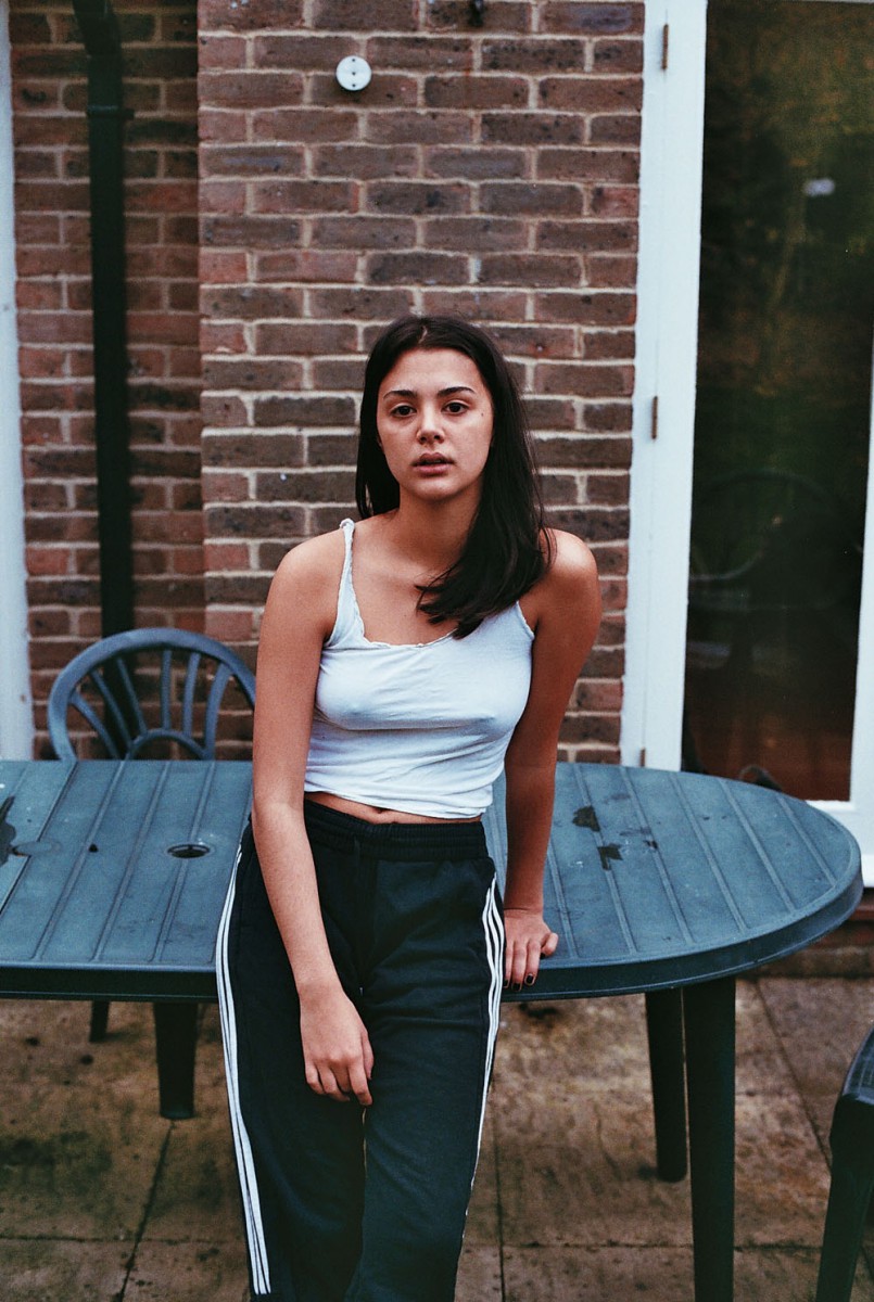 14 quick questions to London girl Tara photographed by Ola Ajani for C ...