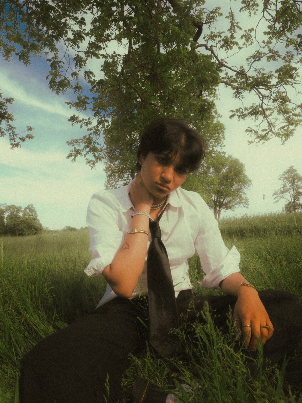 Toronto's magenta probes young romance in "your love is real" CHeads